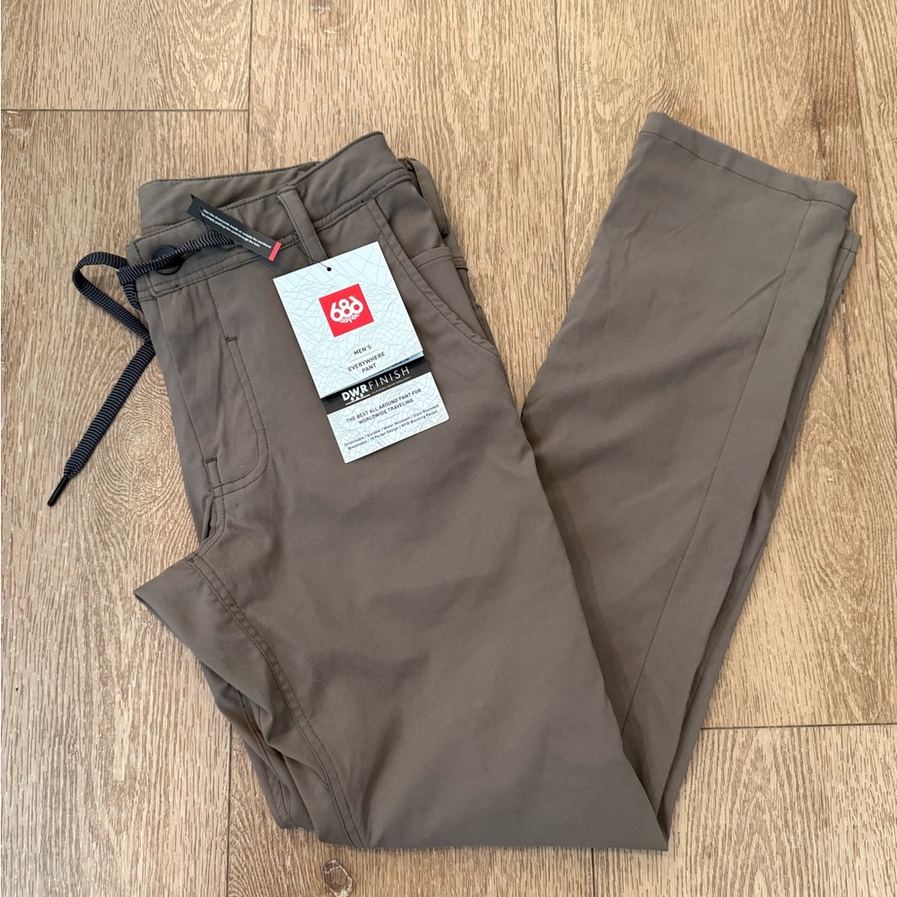 NWT- 686 Men’s Everywhere pant size 30/30